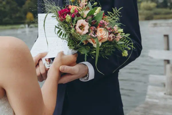 Reînnoire jurăminte de căsătorie - Cum să organizați o ceremonie ca la carte? - nuntapeplaja.ro