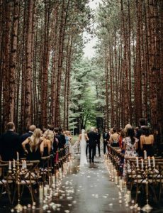 Idei pentru decorul unei nunți la pădure - nuntapeplaja.ro