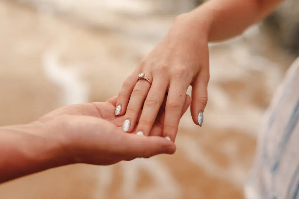 Cum sa alegi inelul de logodna pentru o cerere in casatorie - nuntapeplaja.ro
