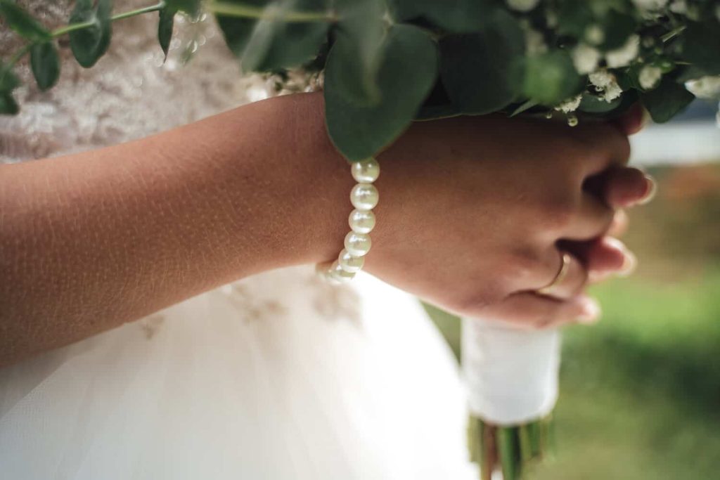 Superstiții legate de ziua nunții - Perlele purtate la nuntă - nuntapeplaja.ro