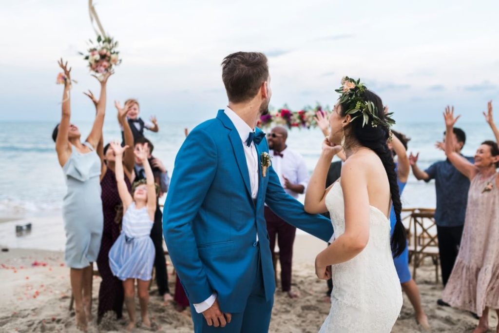 2. Cand se arunca buchetul miresei in cadrul unei nunti de zi- Nunta pe plaja