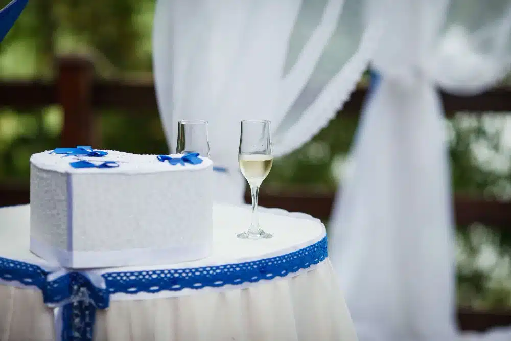 20-ani-de-casatorie-si-semnificatie-–-organizarea-unei-petreceri-perfecte_tort-inspirat-de-portelan