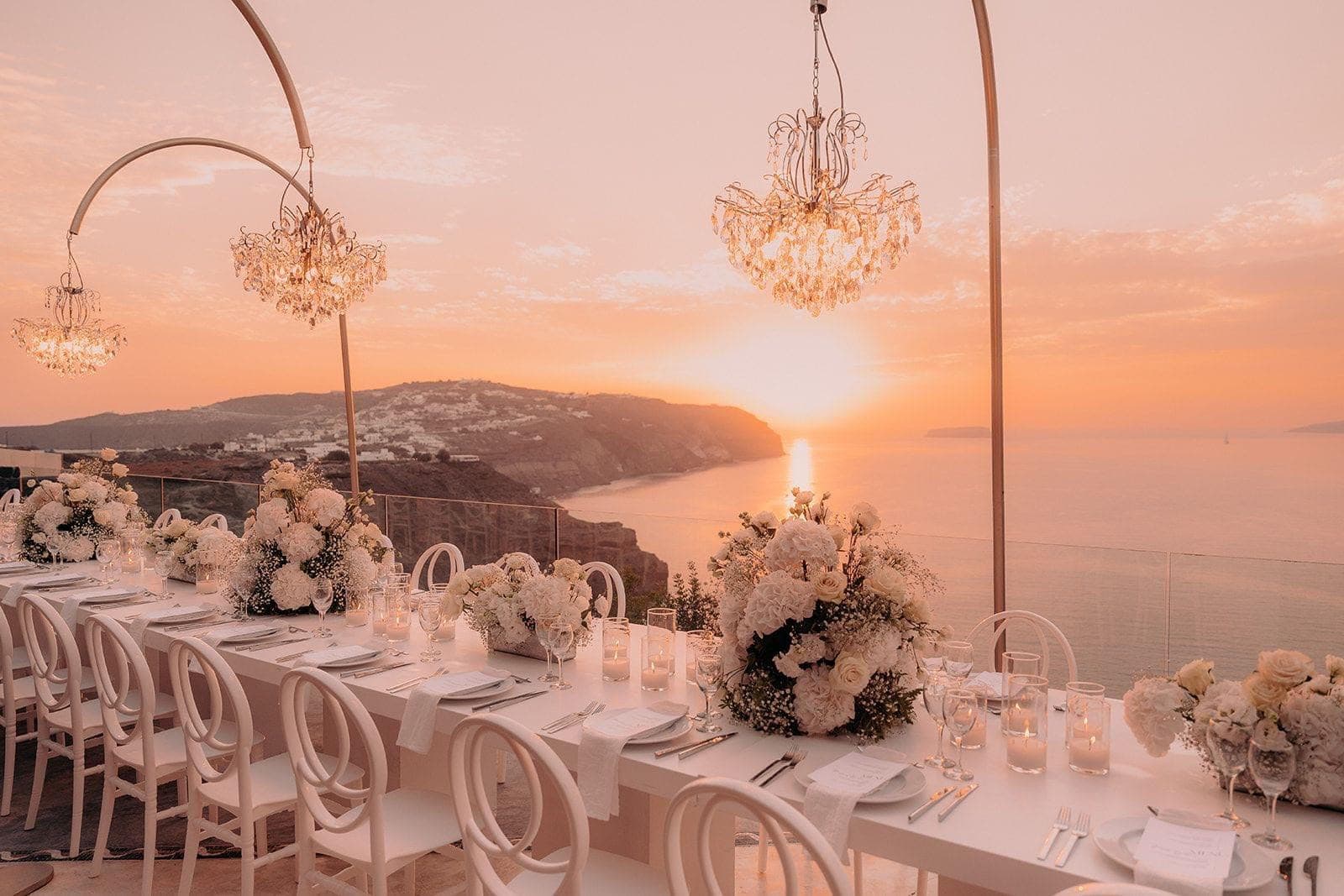 Nunta în Santorini înseamnă momente memorabile pe CALDERA! Trăiește experiența vieții tale!